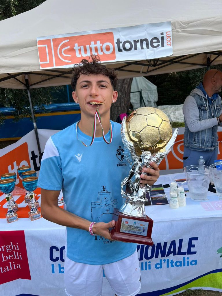 Tropea si aggiudica coppa nazionale dei borghi più belli d’Italia 2024. Vittoria dedicata a Giovanni Macrì