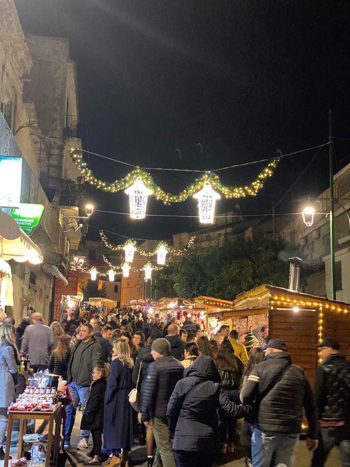 Mercatini di Natale di Tropea: la Verità sull’Origine e la Difesa della Tradizione
